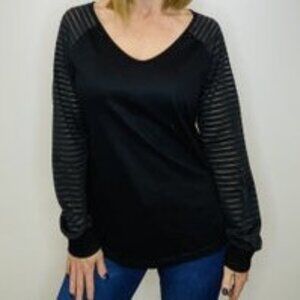 NWOT B1921 Large Stripe Sleeve Detail Black V-Neck